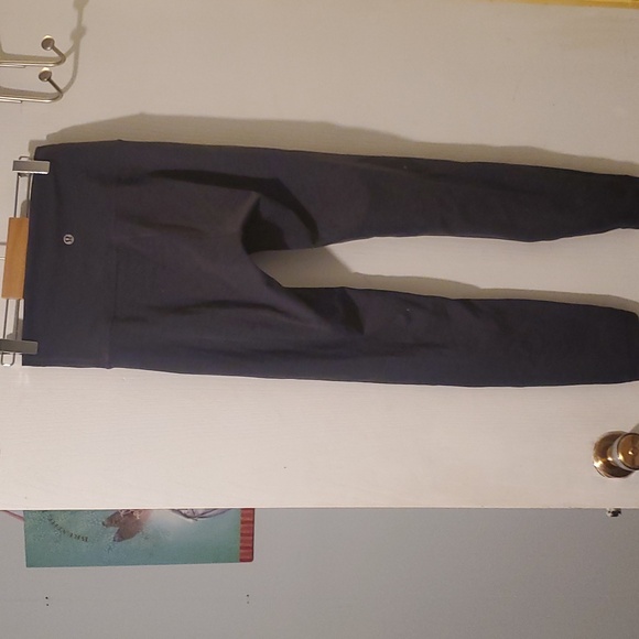 Lululemon leggins size 6 - Picture 4 of 5